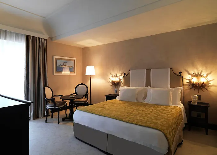 ホテル プンタ トラガーラ カプリ